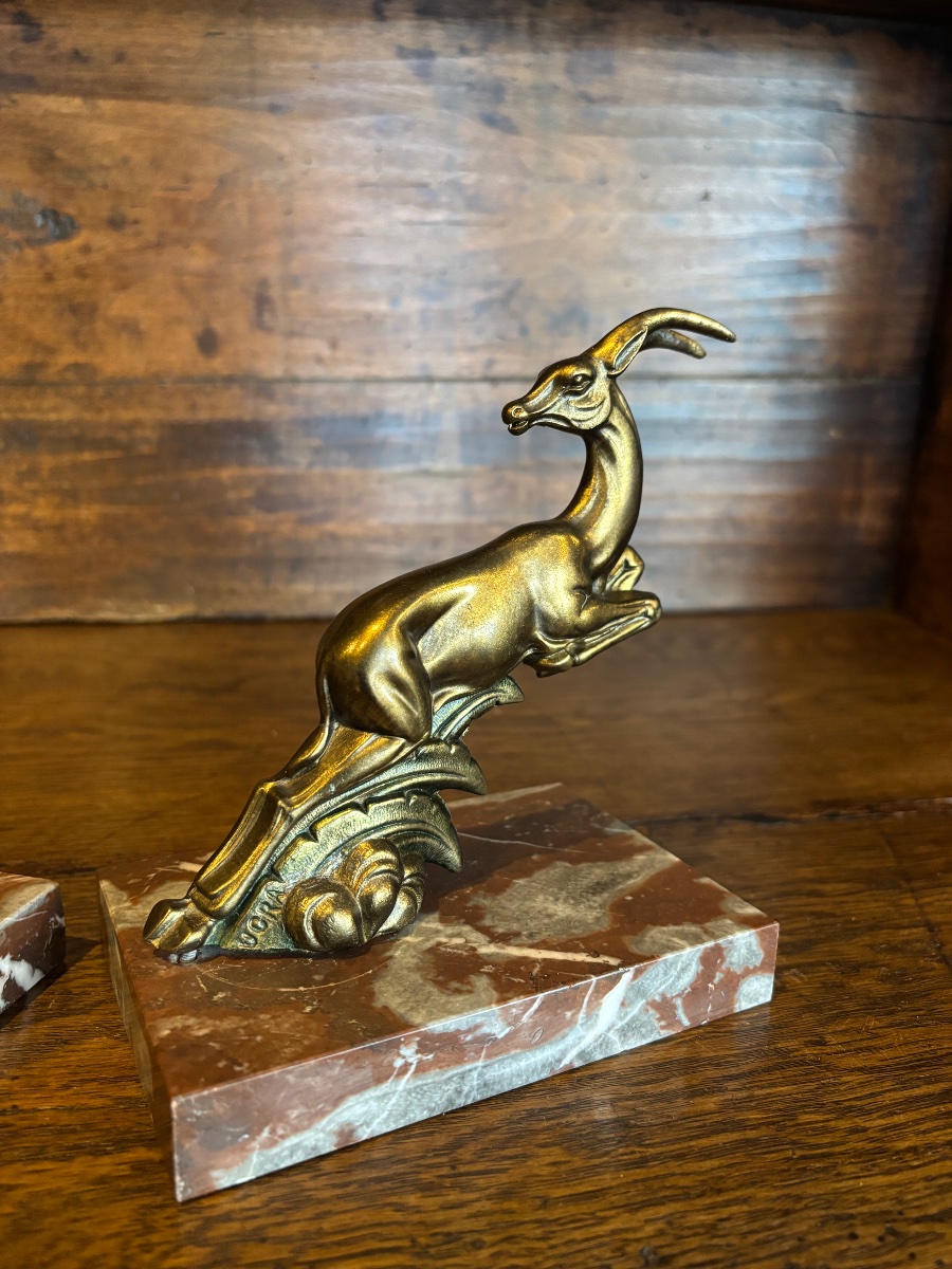 Paire de serre-livres Art Déco signés UCRA – Gazelles en régule et marbre-photo-3