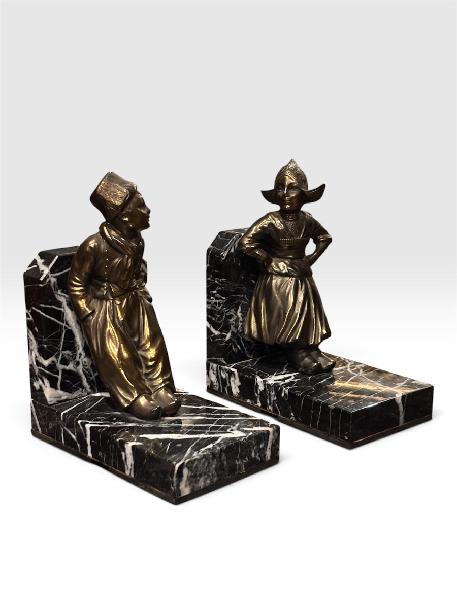 Paire de serre-livres Art Déco – Couple folklorique en zamak sur marbre