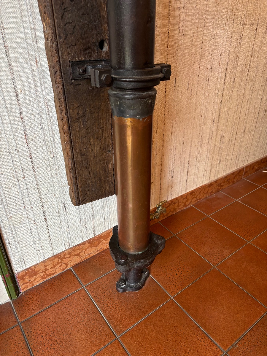 Grande pompe à eau murale en fonte, cuivre et laiton avec vase Médicis, vers 1850-photo-3