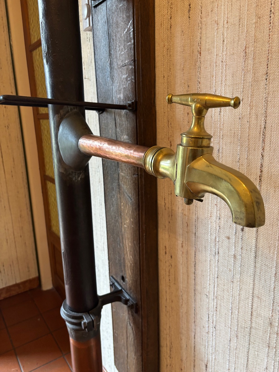 Grande pompe à eau murale en fonte, cuivre et laiton avec vase Médicis, vers 1850-photo-6