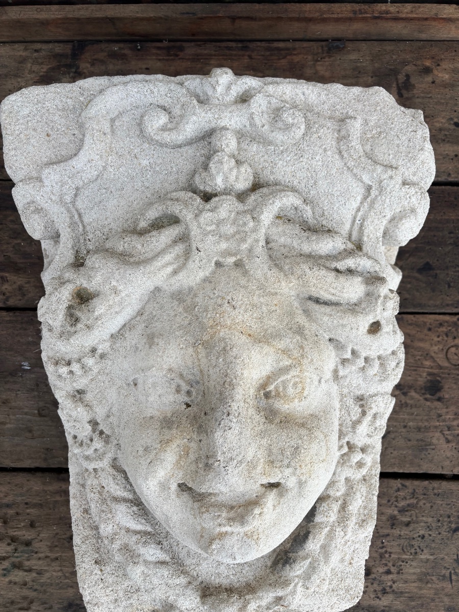 Mascaron Architectural En Pierre Sculptée – Tête Féminine-photo-1