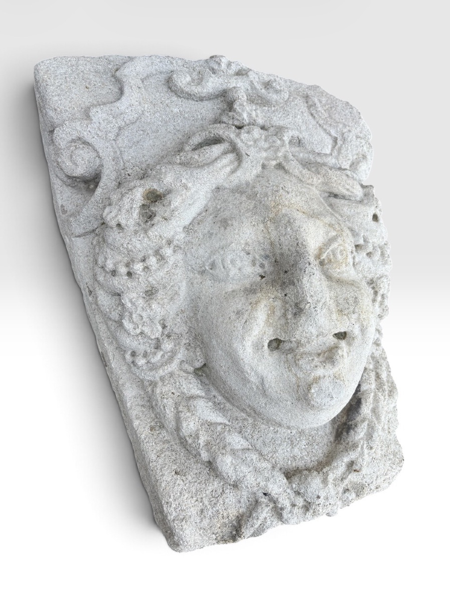 Mascaron Architectural En Pierre Sculptée – Tête Féminine