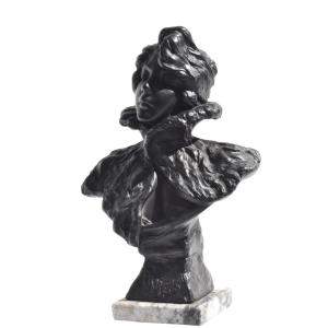 Emmanuel Villanis (1858–1914) – “Frileuse”, buste de femme en régule