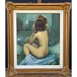 Paul Remy (XXᵉ siècle) – Femme nue au collier de perles devant son miroir