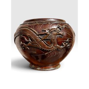Hibachi / cache-pot en bronze à décor de dragon, époque meiji – japon