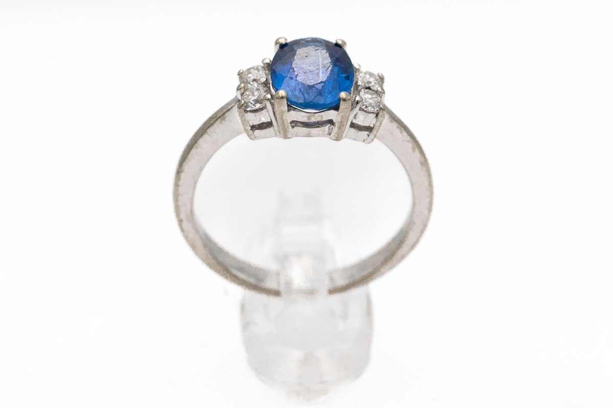 Modern White Gold Ring With Oval Sapphire And Diamonds-photo-2