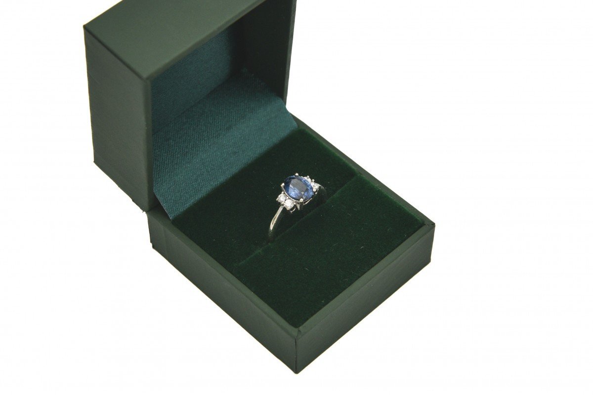 Modern White Gold Ring With Oval Sapphire And Diamonds-photo-2