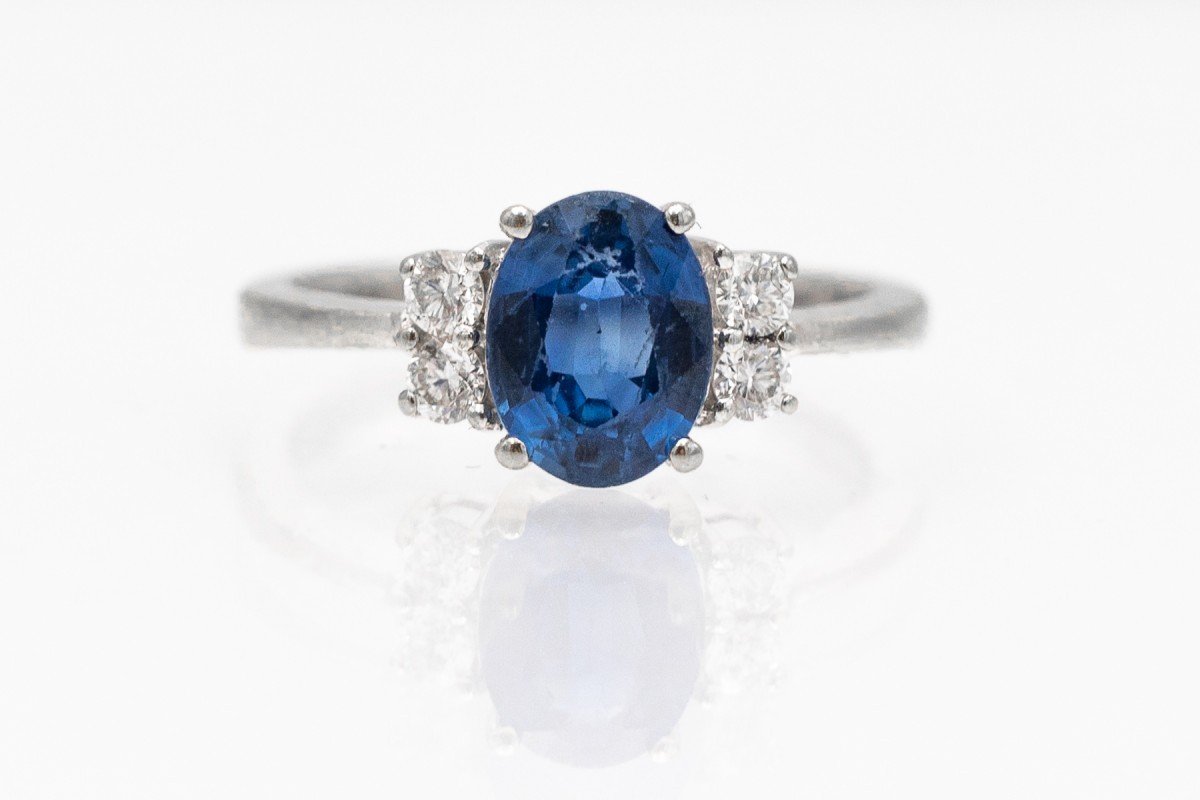 Modern White Gold Ring With Oval Sapphire And Diamonds
