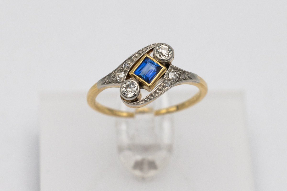 Antique Gold Ring With Natural Sapphire And Diamonds.