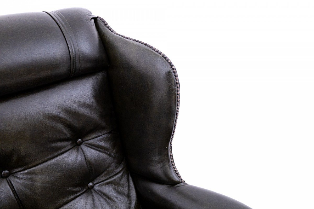 Chesterfield Armchair From The 1950s, Western Europe.-photo-2