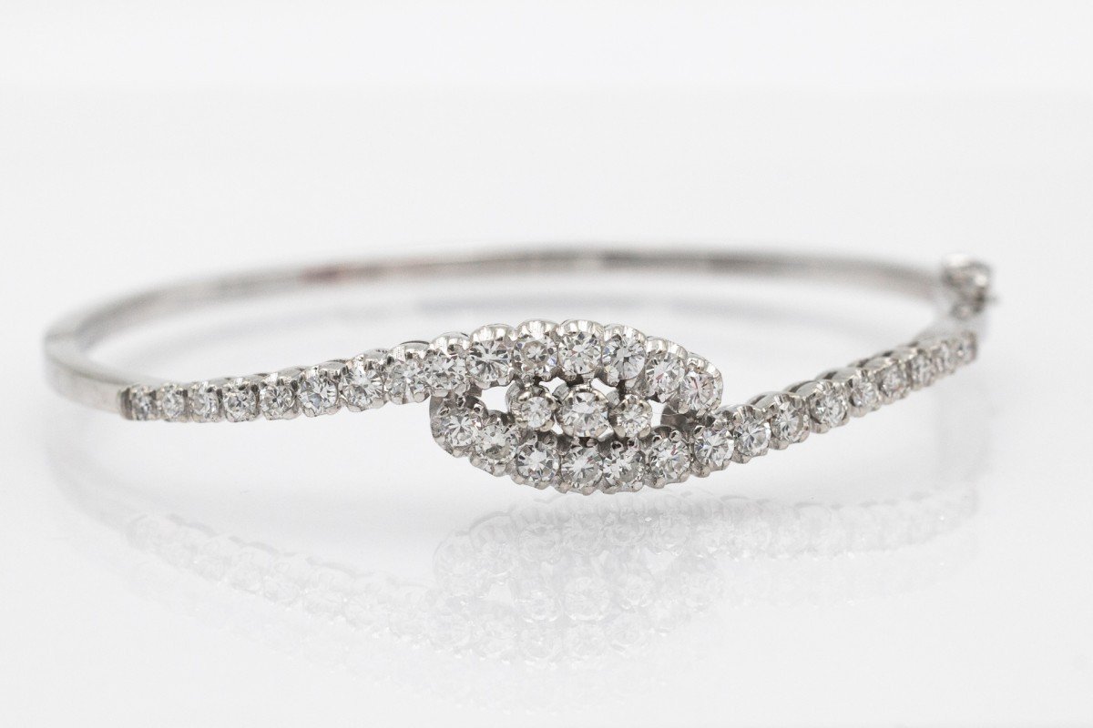 Luxury Rigid Bracelet In White Gold With 2.50ct Diamonds, France, 2nd Half Of The 20th Century.