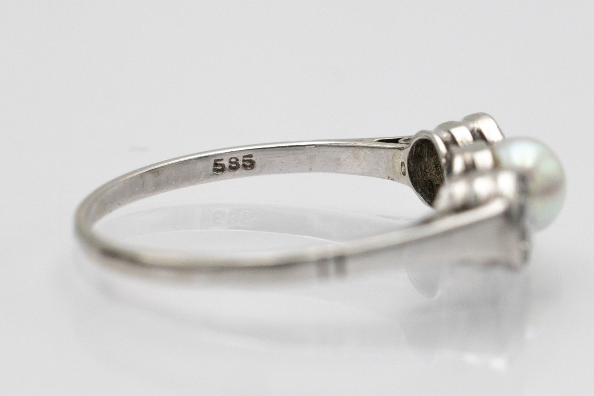 Antique White Gold Ring With Diamonds And Pearl-photo-2