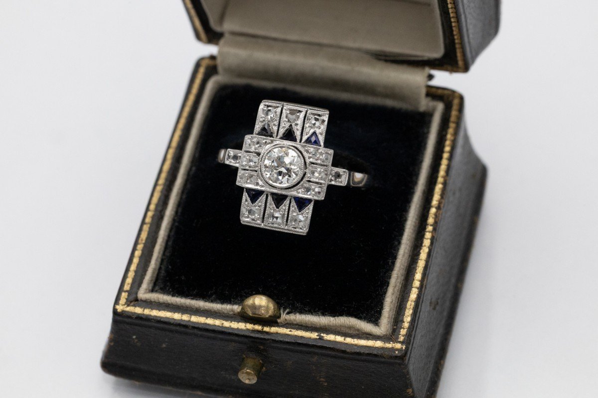 Bague Géométrique Avec Diamants Et Saphirs De Style Art Déco.-photo-2