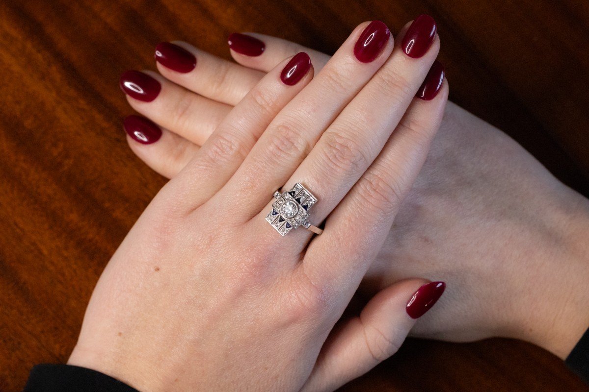 Bague Géométrique Avec Diamants Et Saphirs De Style Art Déco.-photo-4