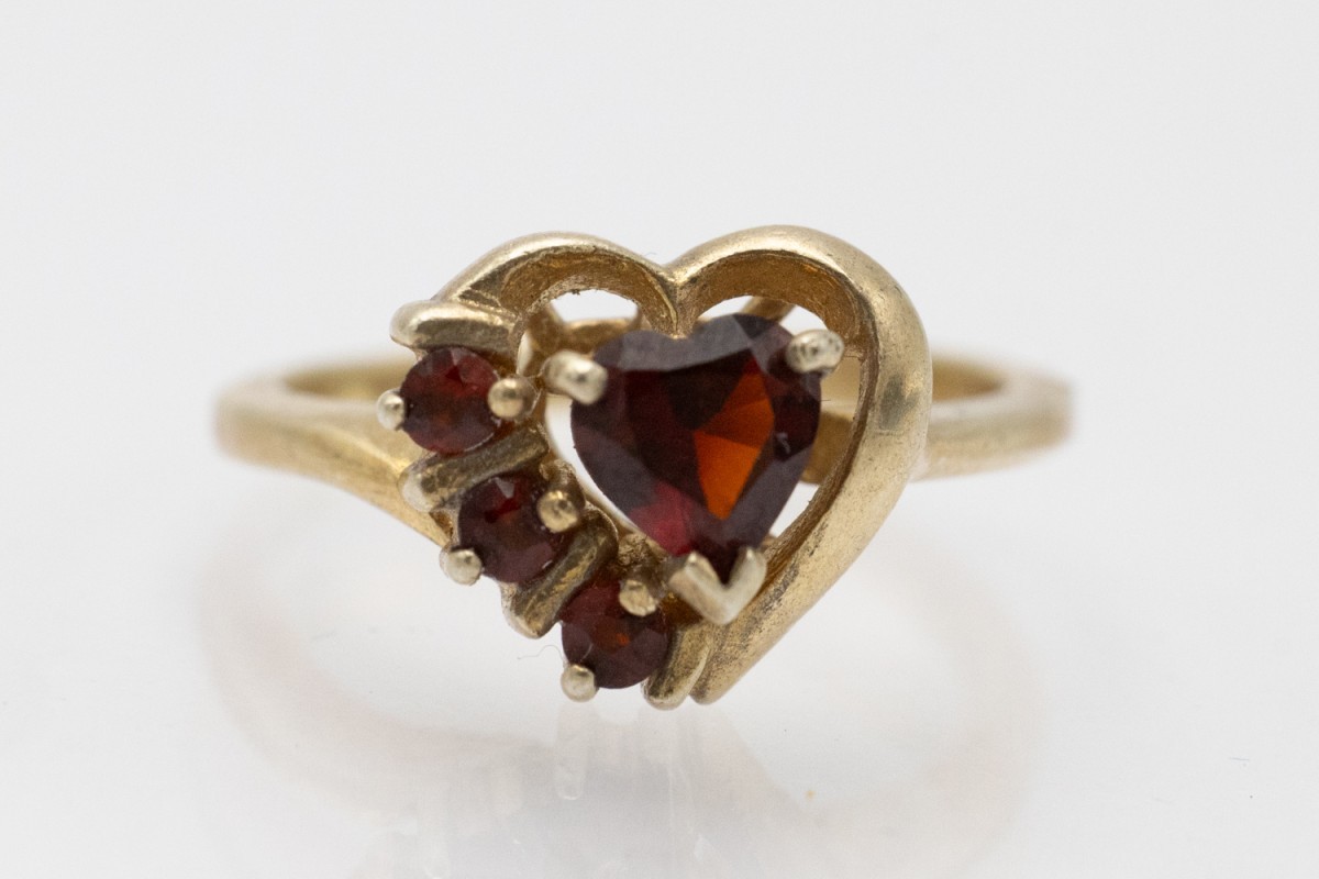 Vintage Gold Plated Heart Ring With Garnets