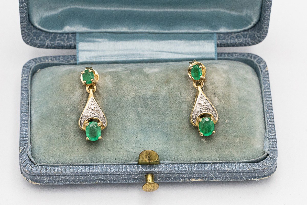 Boucles d'oreilles élégantes vintage en or avec émeraudes et diamants, milieu du XXe siècle.-photo-2