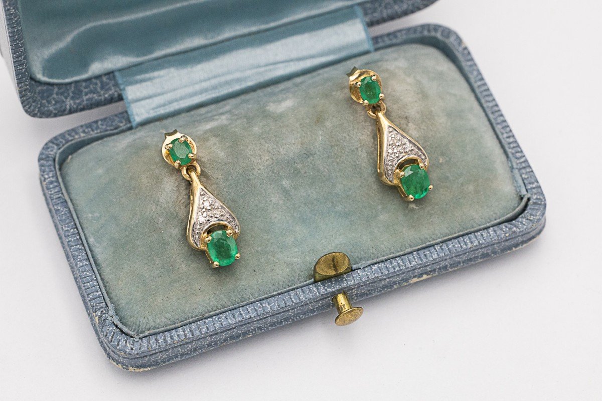 Boucles d'oreilles élégantes vintage en or avec émeraudes et diamants, milieu du XXe siècle.-photo-3