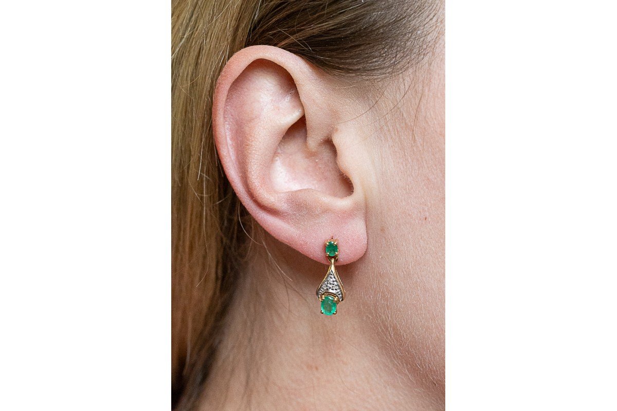 Boucles d'oreilles élégantes vintage en or avec émeraudes et diamants, milieu du XXe siècle.-photo-4