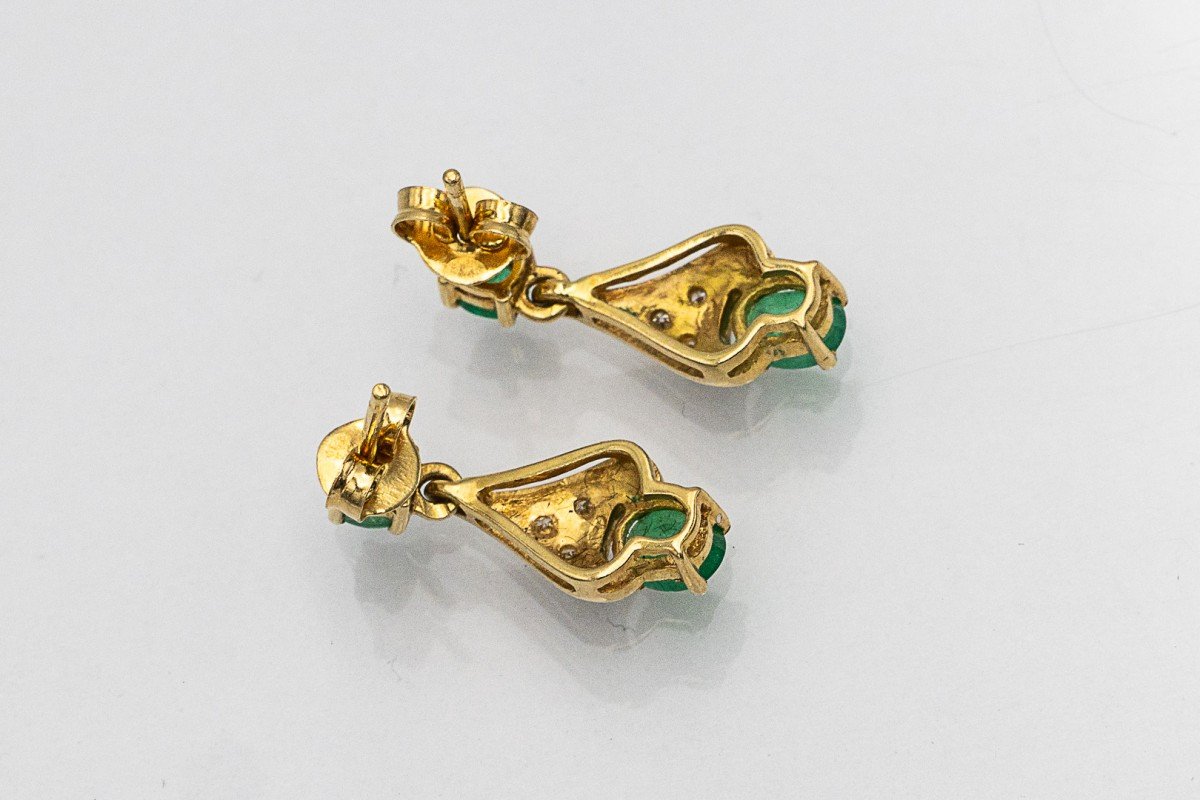Boucles d'oreilles élégantes vintage en or avec émeraudes et diamants, milieu du XXe siècle.-photo-2