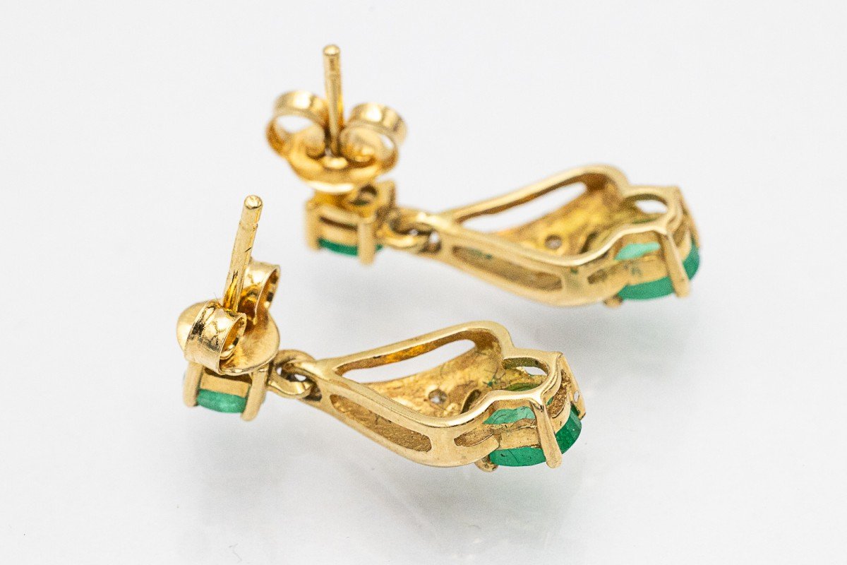 Boucles d'oreilles élégantes vintage en or avec émeraudes et diamants, milieu du XXe siècle.-photo-3