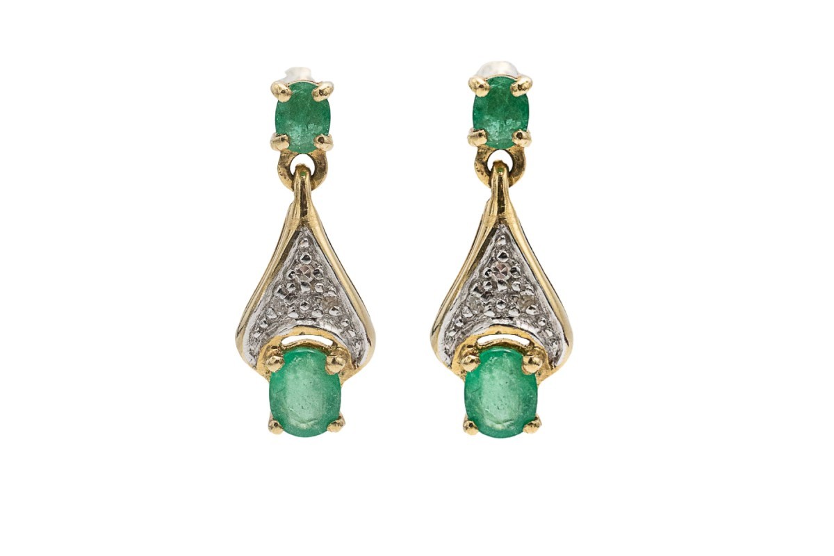 Boucles d'oreilles élégantes vintage en or avec émeraudes et diamants, milieu du XXe siècle.