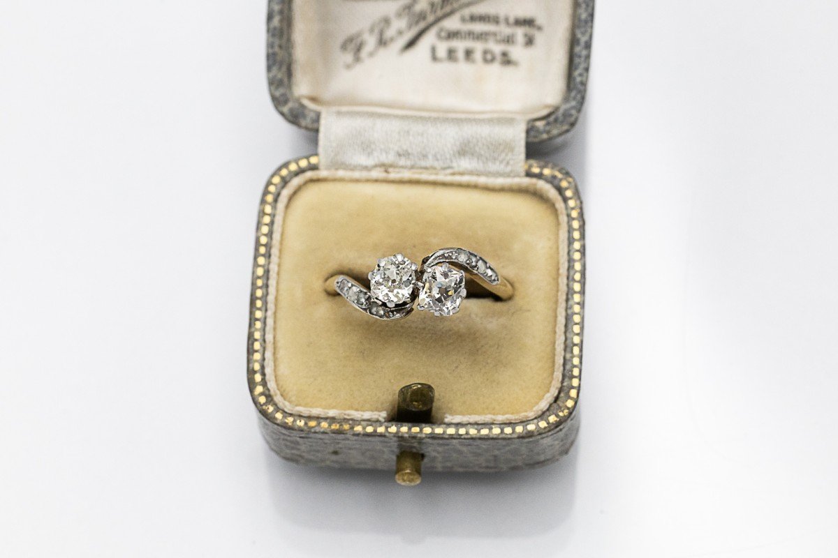 Bague Toi et Moi en or et 0.80 ct diamants, début XXe siècle.-photo-1