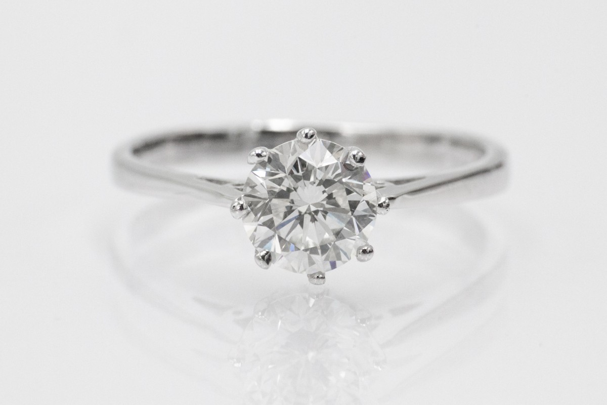 Bague solitaire contemporaine majestueuse avec diamant H/SI2 de 1,28 ct