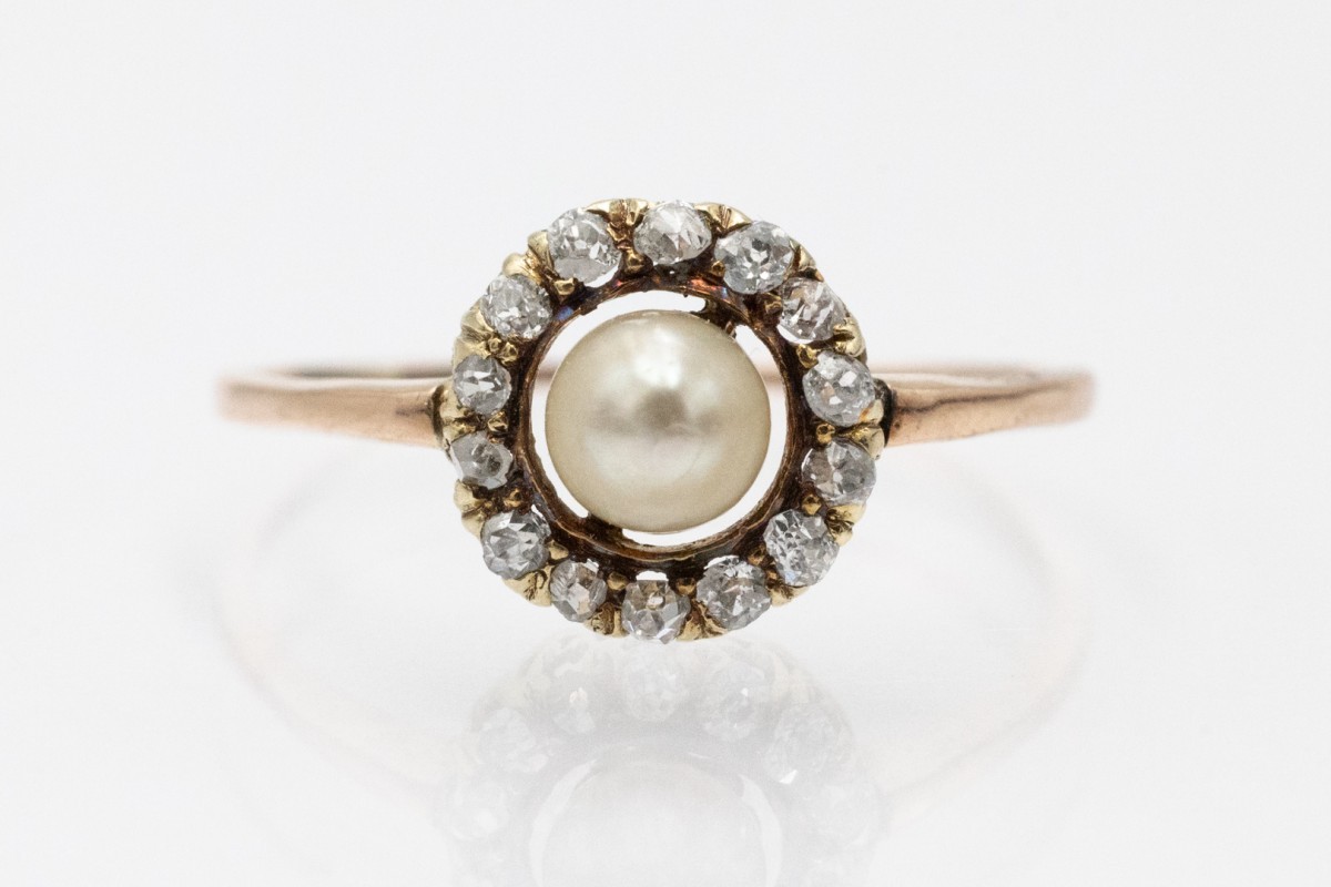Antique Gold Ring With Pearl And Old-cut Diamonds.