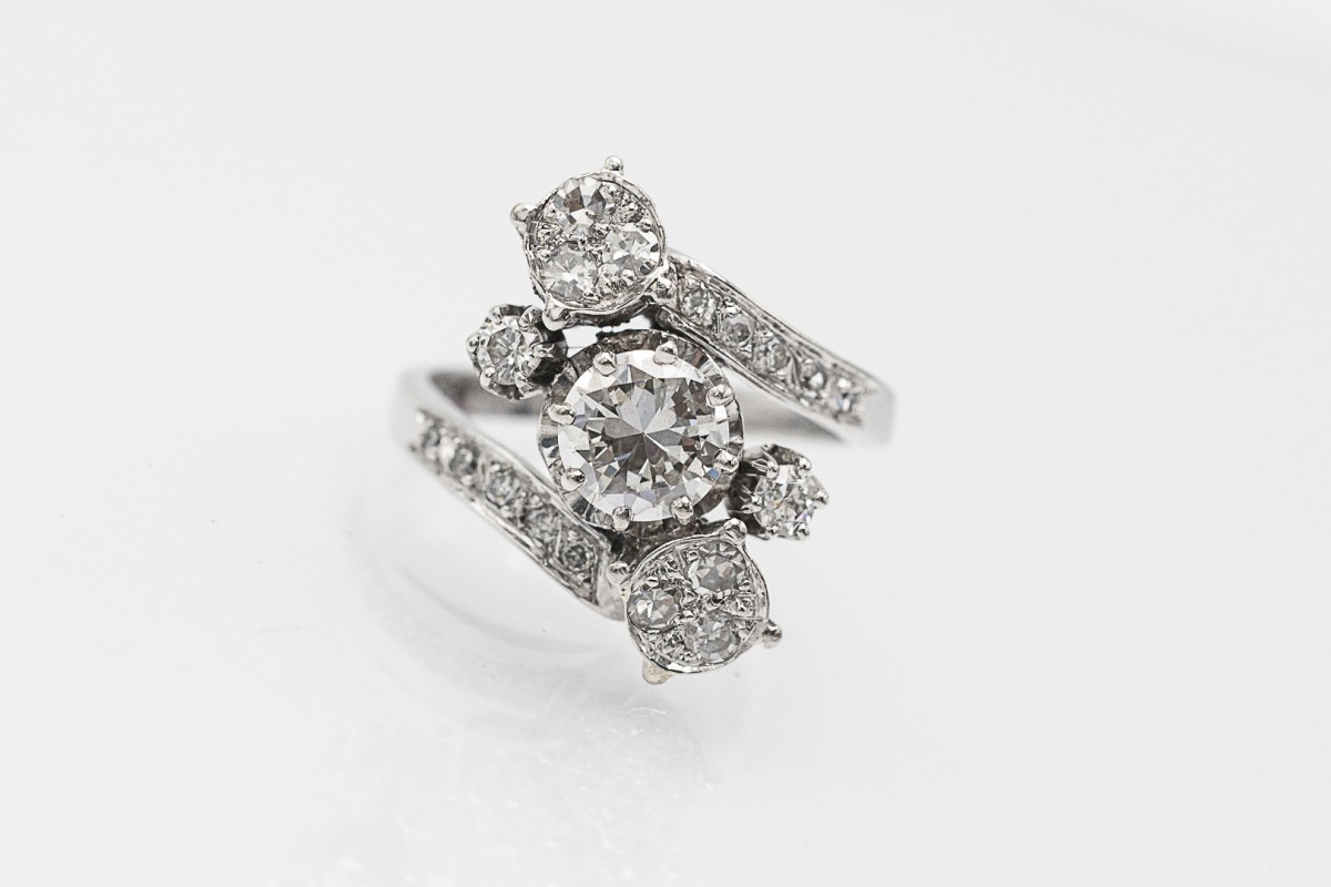 Bague ancienne française en or blanc avec diamants de 1,25 ct.
