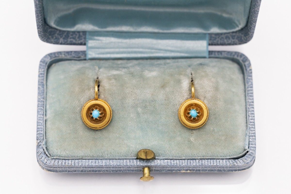 Boucles d'oreilles anciennes en or avec turquoises, Autriche-Hongrie, 1872-1922.