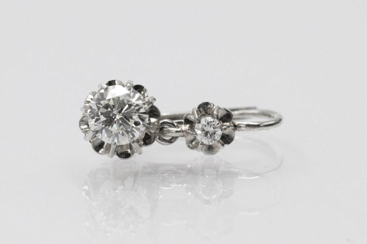 Boucles d'oreilles anciennes françaises en or blanc avec diamants de 0,89 ct.-photo-3