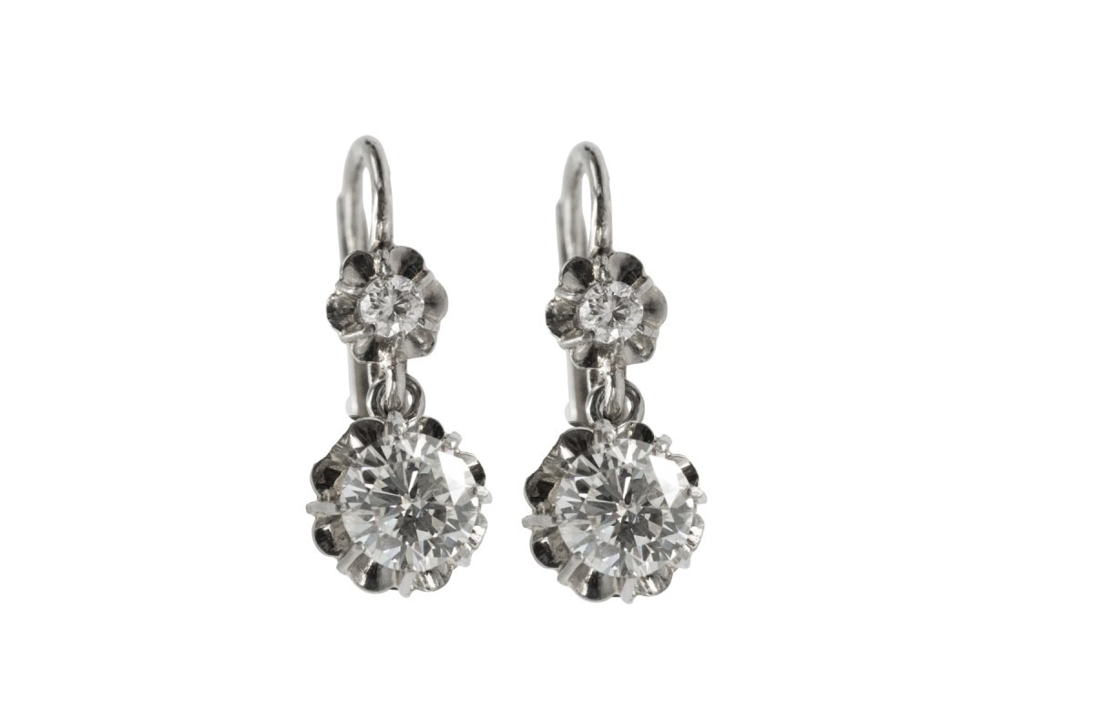 Boucles d'oreilles anciennes françaises en or blanc avec diamants de 0,89 ct.