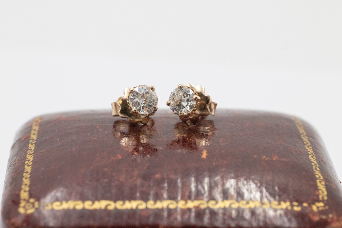 Fleur-de-lis Motif Earrings With Old-cut Diamonds Weighing 0.70 Ct.-photo-1