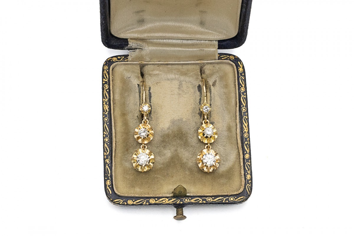 Boucles d'oreilles pendantes en or avec diamants, environ 1,00 ct, France, milieu du XXe siècle