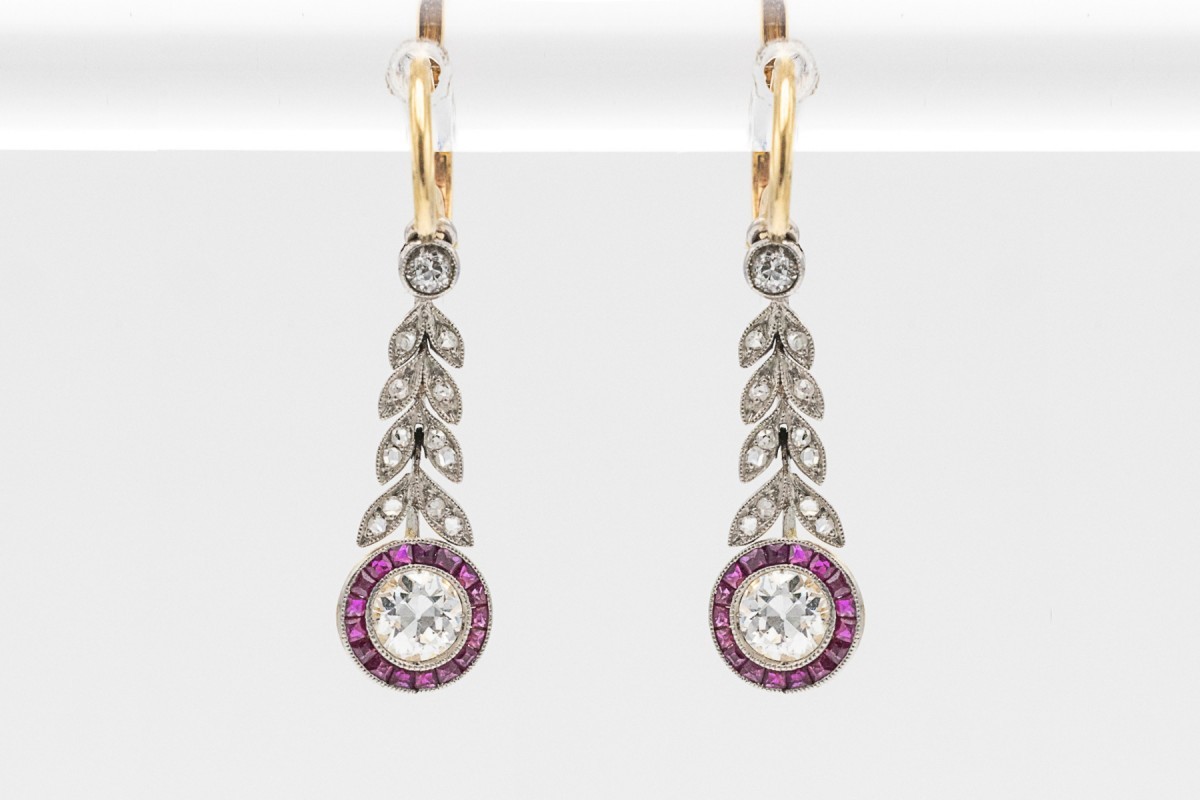 Boucles d'oreilles anciennes en or et platine avec diamants et rubis synthétiques, Pays-Bas, pr