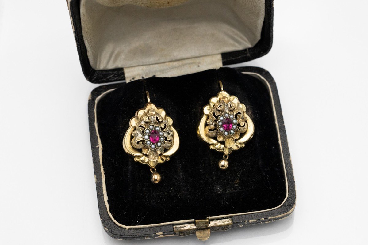 Boucles d'oreilles pendantes en or Biedermeier, Autriche-Hongrie, fin du XIXe siècle.-photo-2