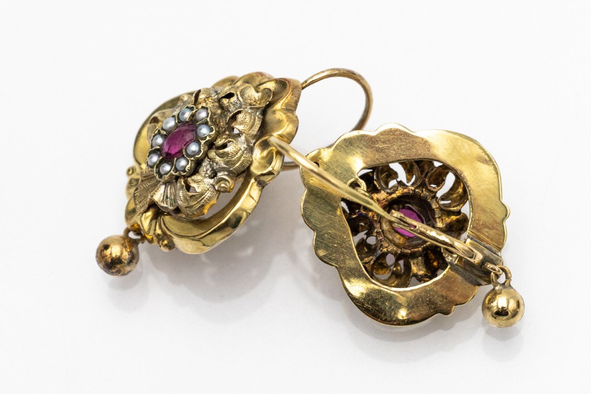 Boucles d'oreilles pendantes en or Biedermeier, Autriche-Hongrie, fin du XIXe siècle.-photo-3
