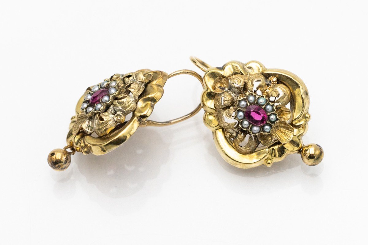 Boucles d'oreilles pendantes en or Biedermeier, Autriche-Hongrie, fin du XIXe siècle.-photo-4