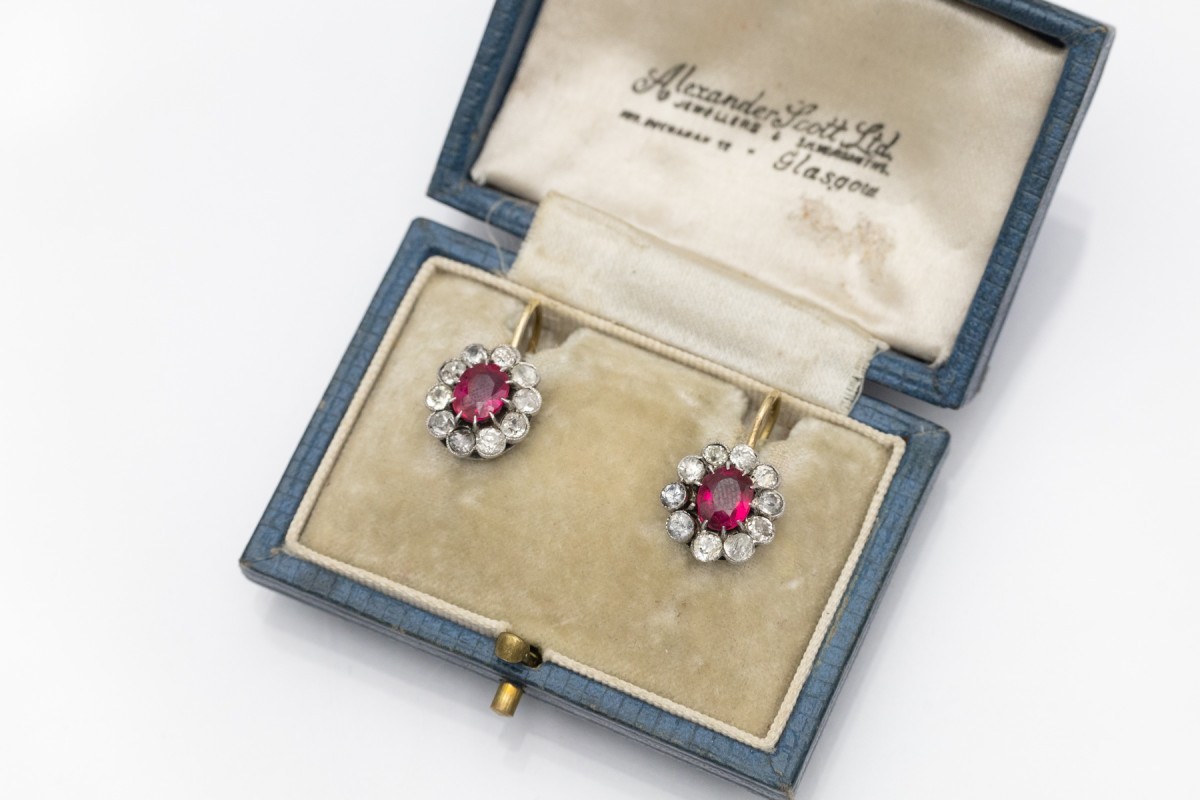 Boucles d'oreilles vintage en forme de fleurs avec diamants de 1,60 ct et rubis synthétiques