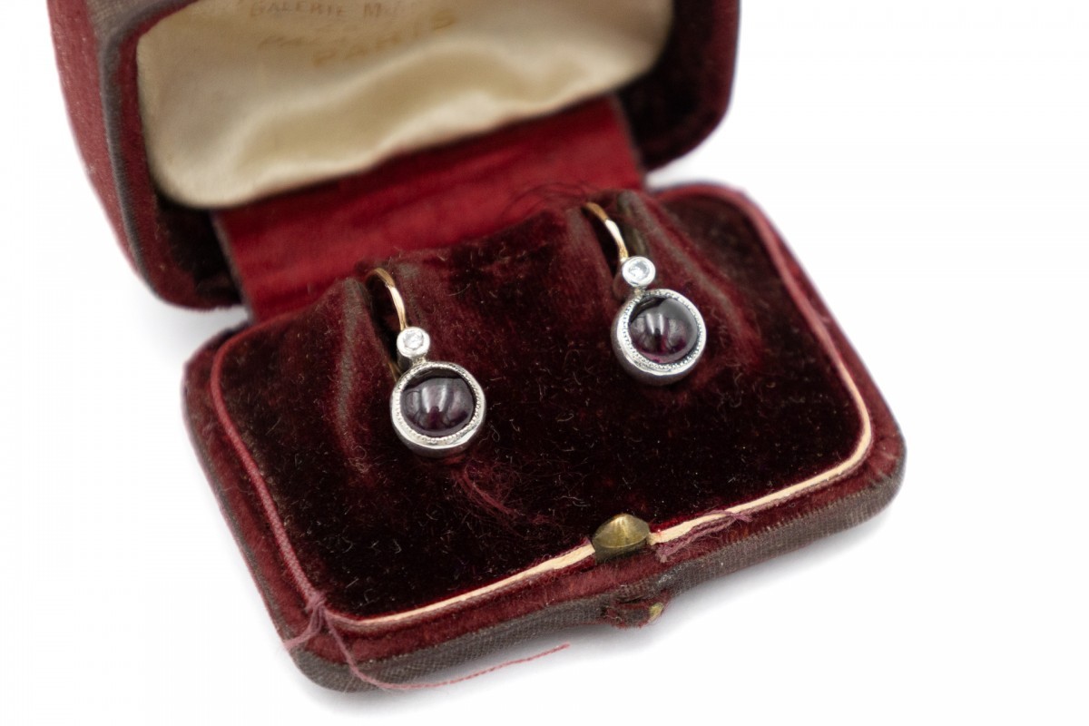 Boucles d'oreilles en or avec grenats et diamants, Autriche-Hongrie, Pest, début du XXe siècle.