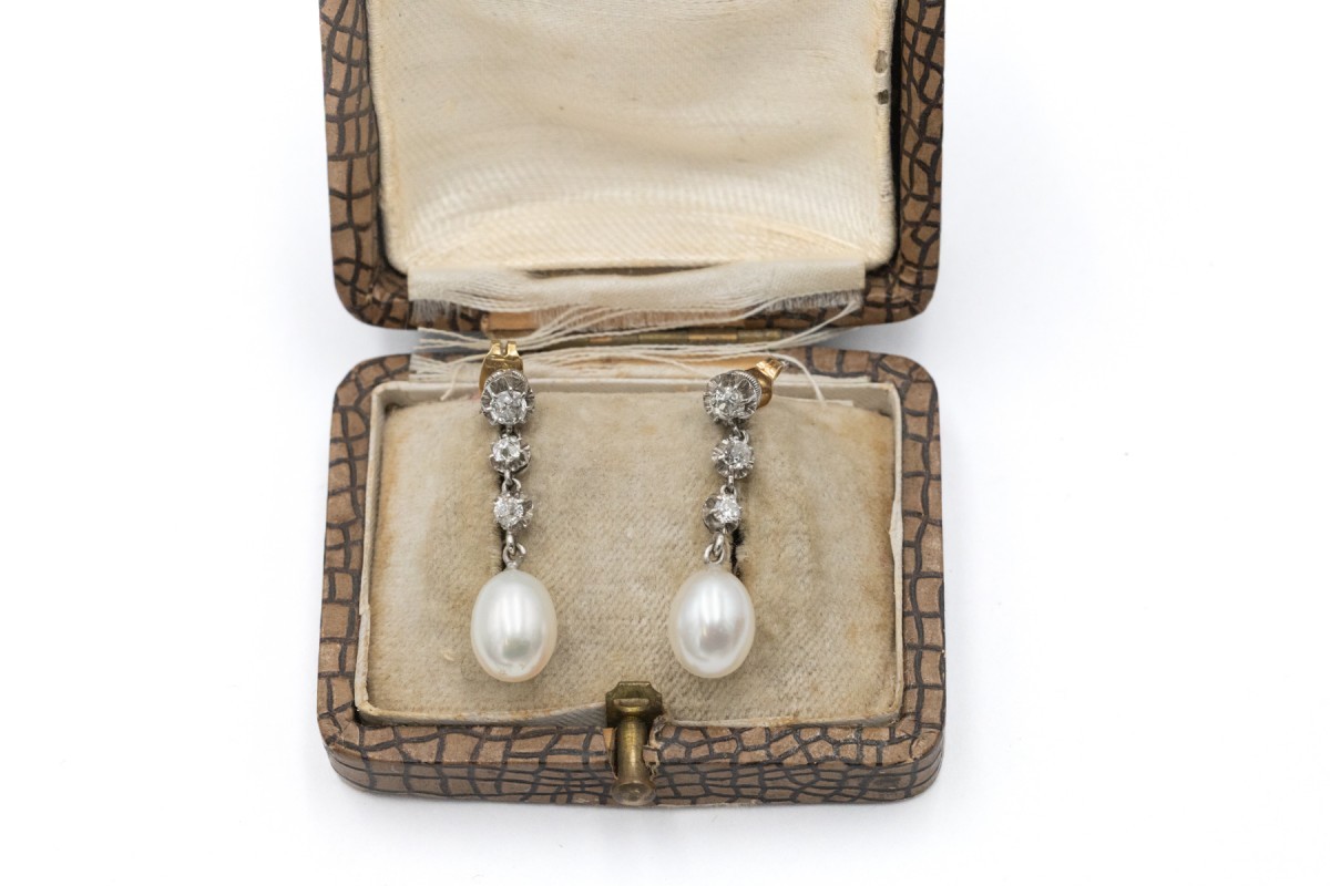 Boucles d'oreilles vintage classiques avec diamants et perles, première moitié du XXe siècle