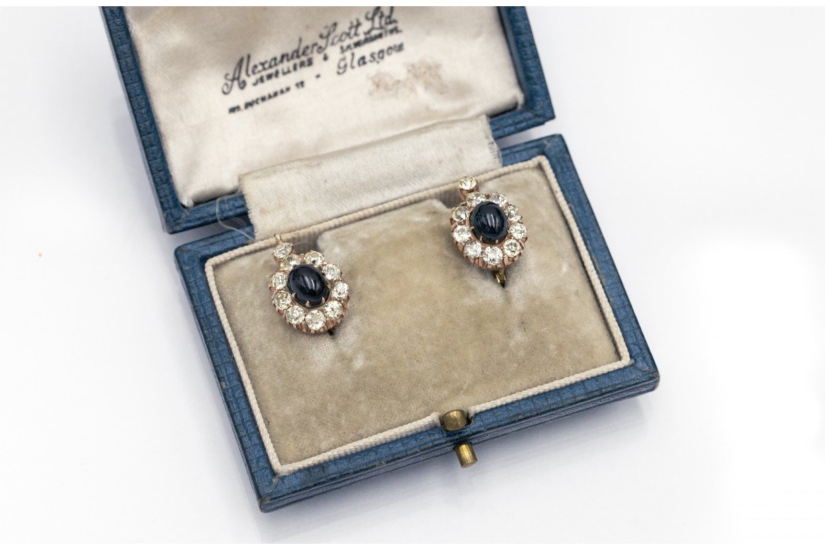Boucles d'oreilles en or avec diamants et saphirs taille cabochon.-photo-2