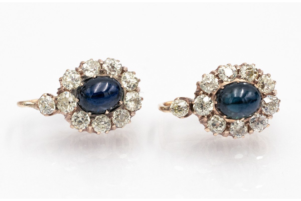 Boucles d'oreilles en or avec diamants et saphirs taille cabochon.-photo-3