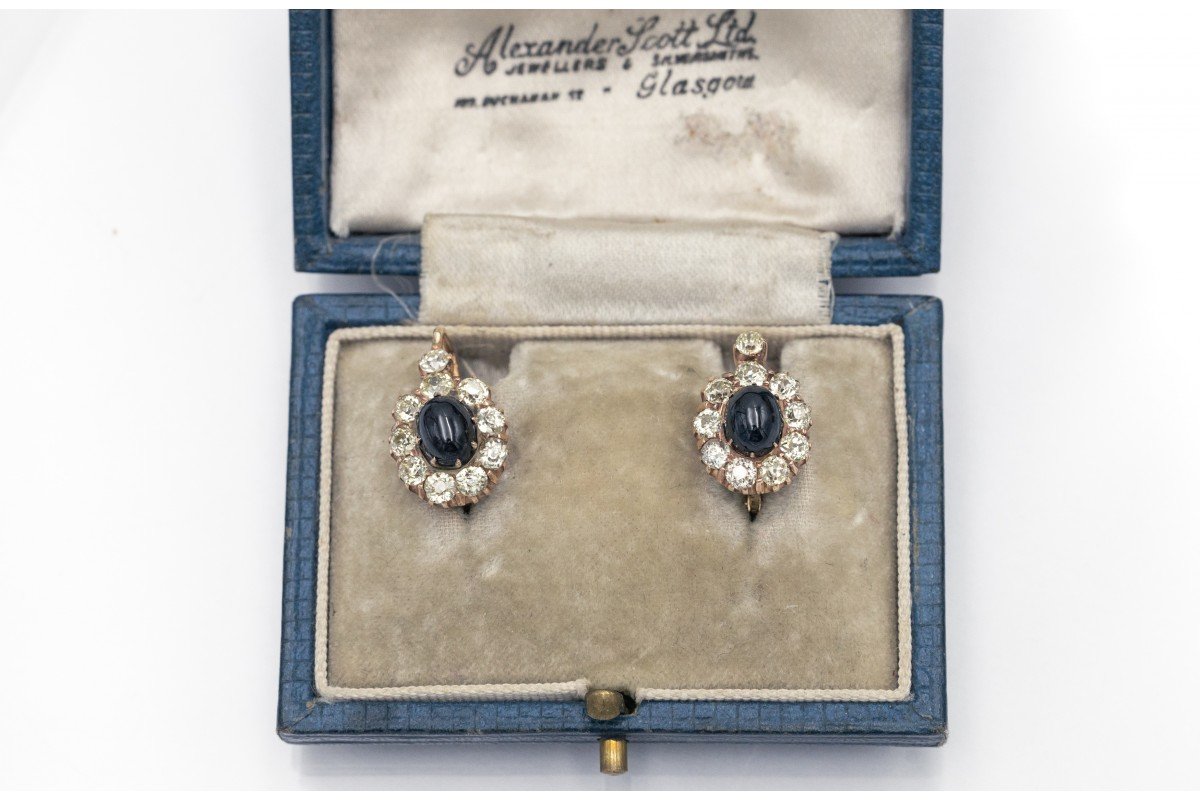 Boucles d'oreilles en or avec diamants et saphirs taille cabochon.-photo-4