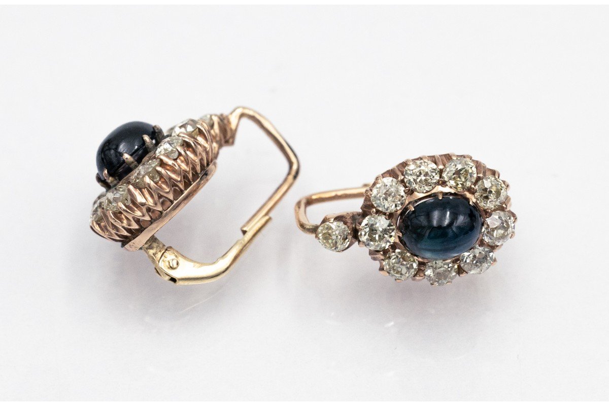 Boucles d'oreilles en or avec diamants et saphirs taille cabochon.-photo-2