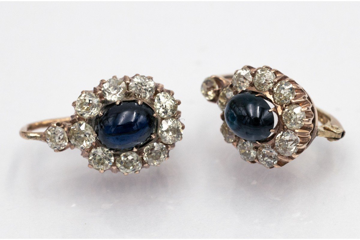 Boucles d'oreilles en or avec diamants et saphirs taille cabochon.-photo-3