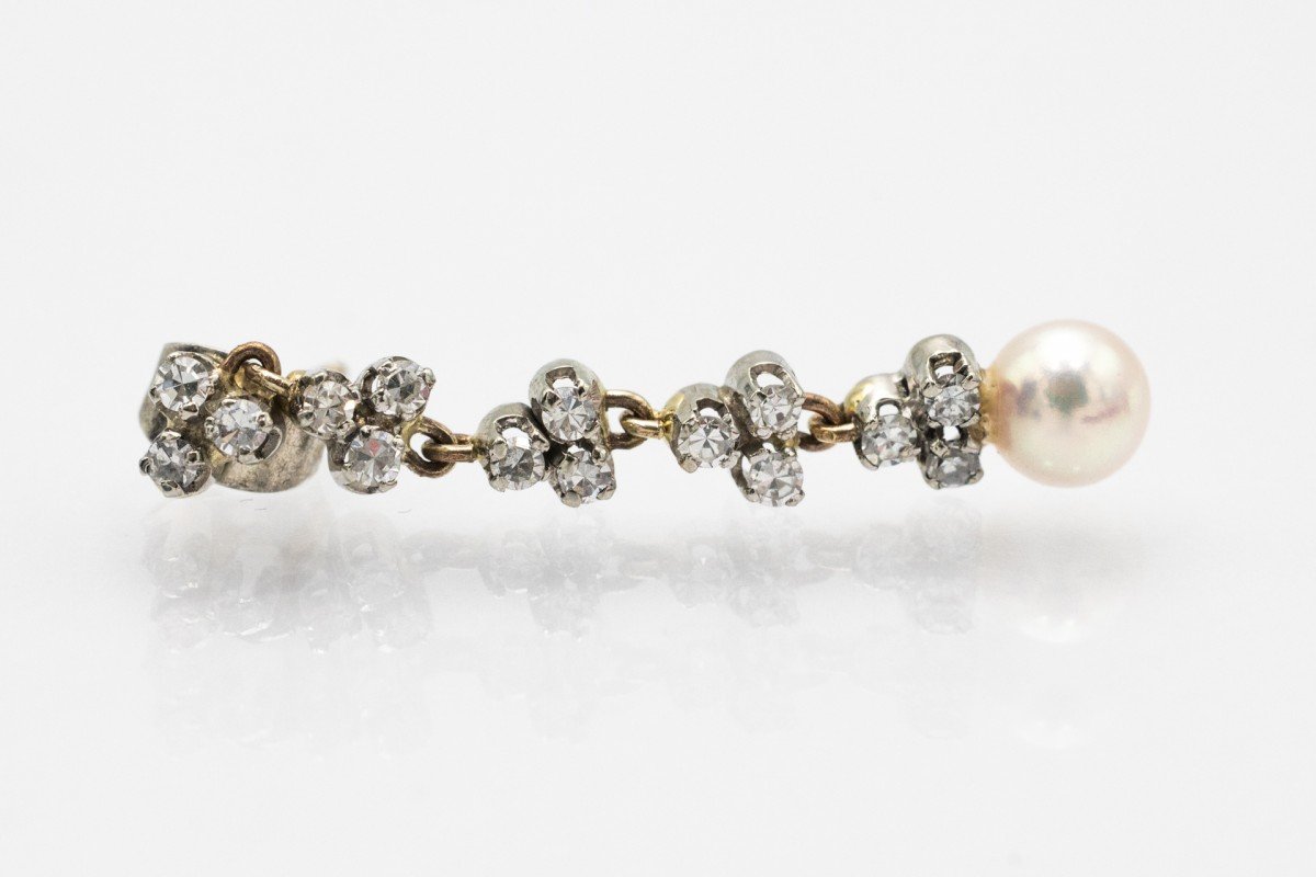 Une paire de boucles d'oreilles unique avec perles et diamants.-photo-2