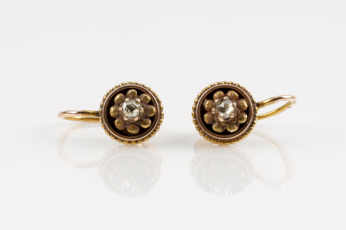 Boucles d'oreilles anciennes en or avec diamants, Autriche-Hongrie, 1900.