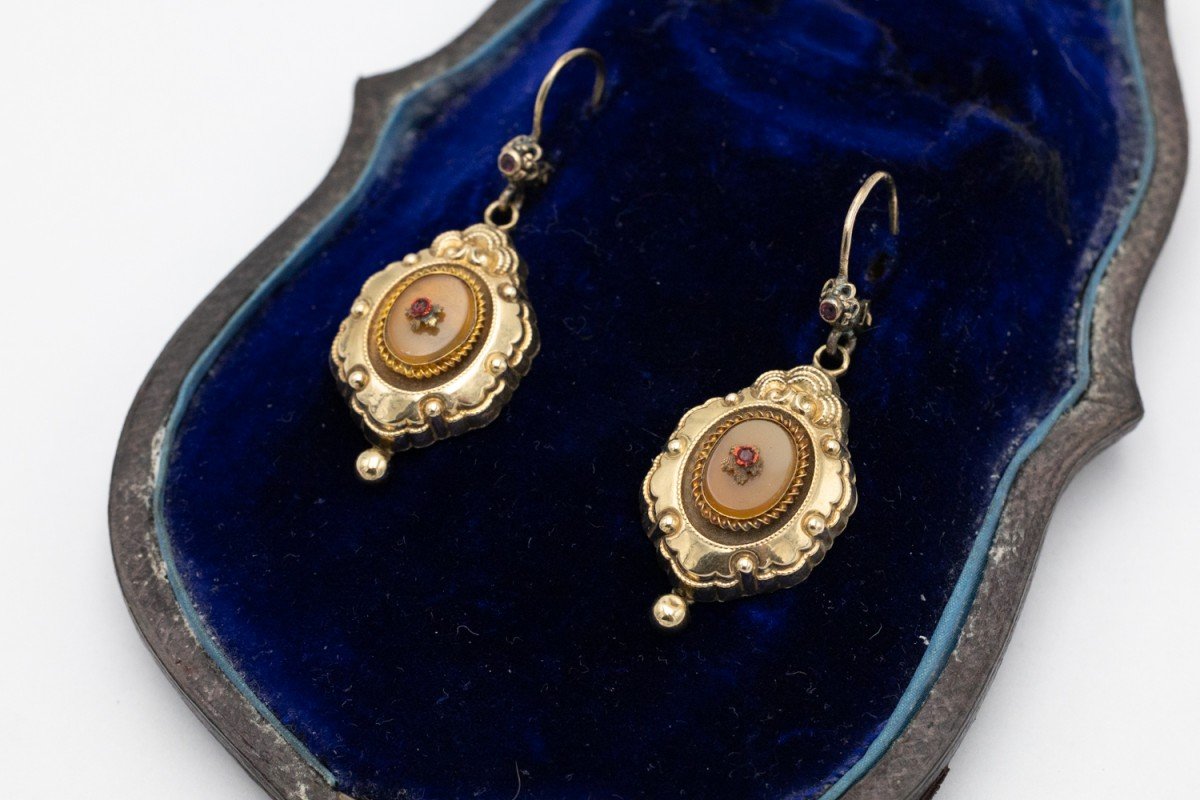 Boucles d'oreilles pendantes en or et en argent de style Biedermeier.-photo-3