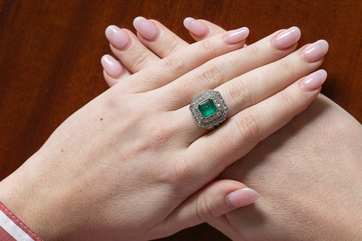 Unique Ring Adorned With An Exceptional Emerald And Diamonds.-photo-3